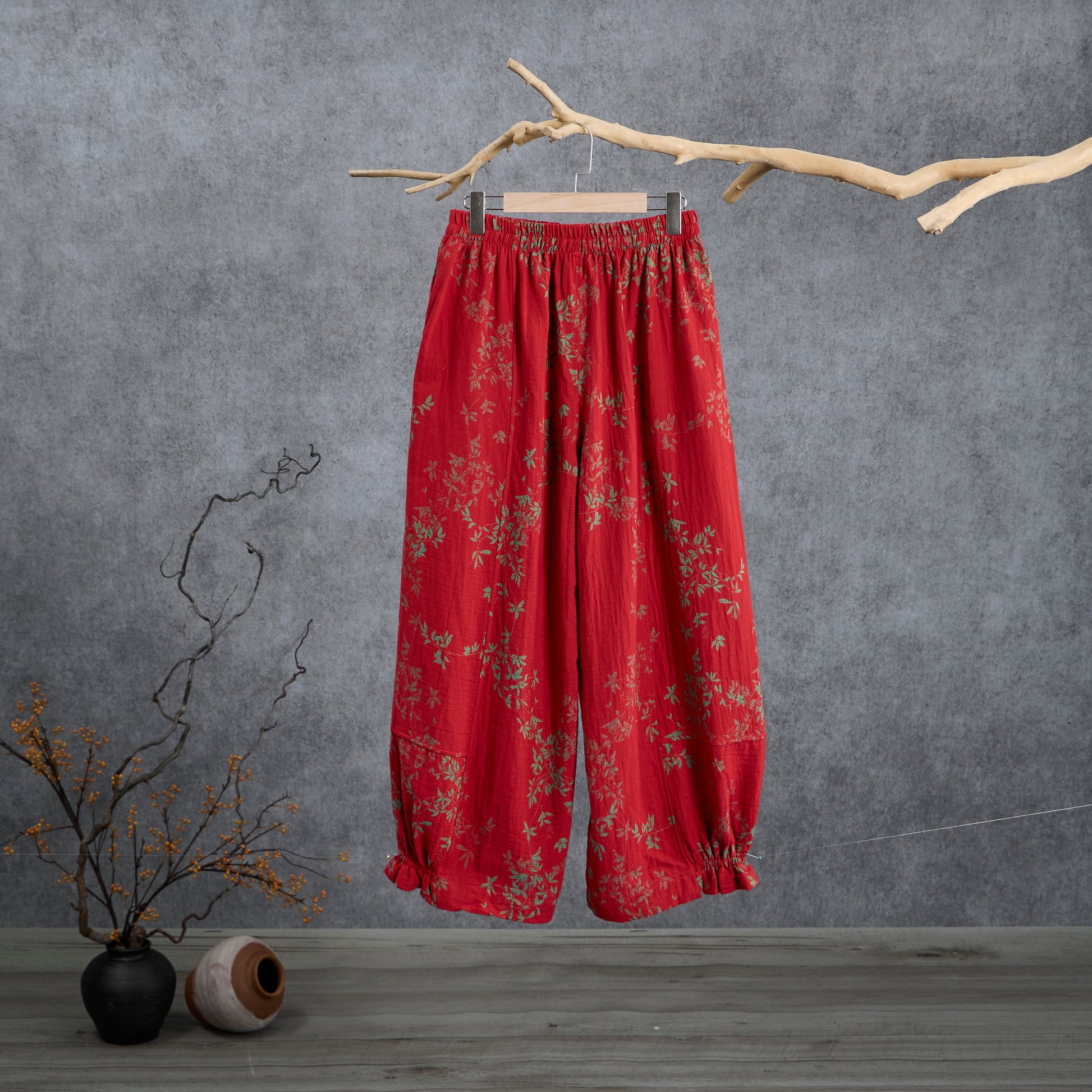 Rote Loungewear-Hose aus Baumwolle mit Blumenmuster - image 1