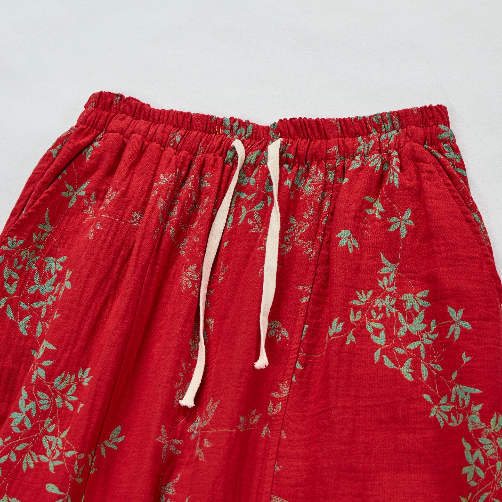 Rote Loungewear-Hose aus Baumwolle mit Blumenmuster - image 2