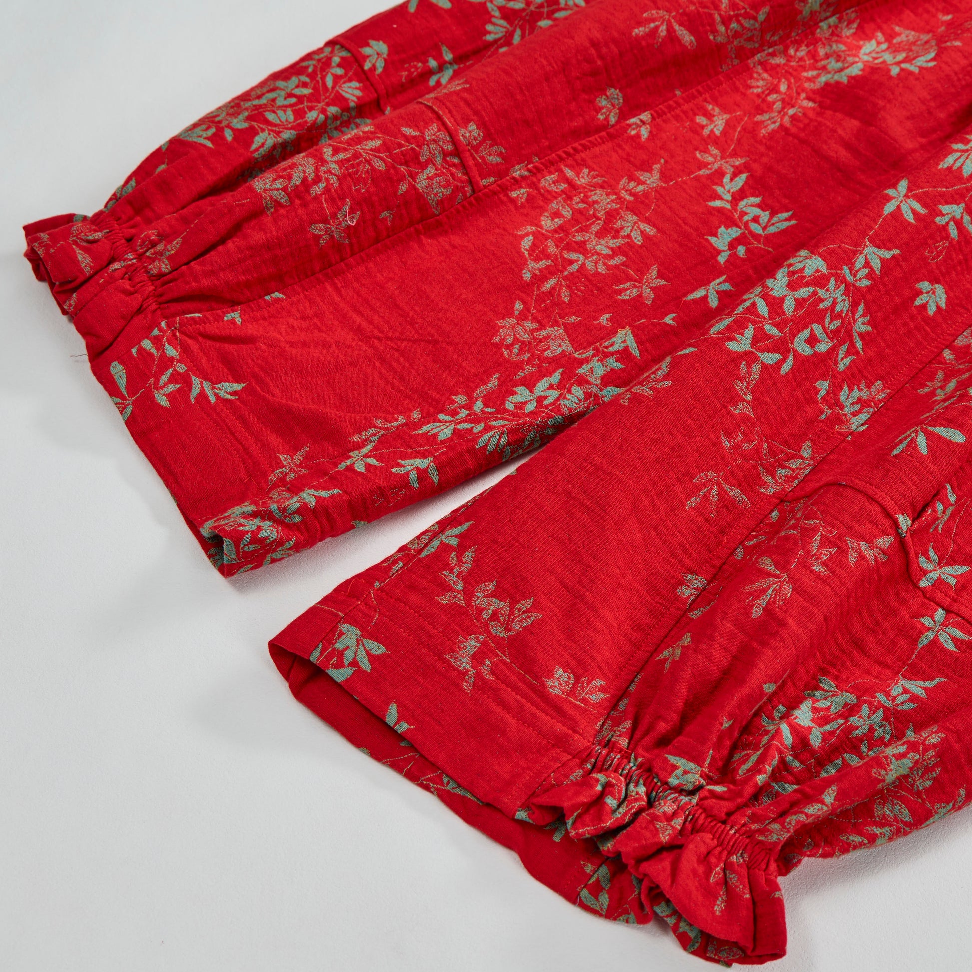 Rote Loungewear-Hose aus Baumwolle mit Blumenmuster - image 4