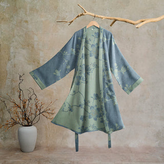 Kimono-Bademantel aus Baumwolle, salbeiblau mit Blumenmuster - Blau & Salbei - 2XL - image 0