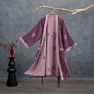 Kimono-Bademantel aus doppellagigem Baumwoll-Doppelgaze mit Schmetterlingsmotiv - Pflaumenlila - 2XL - image 0