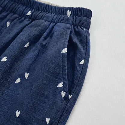 Verspielte marineblaue Loungehose mit Herzchenmuster - image 3