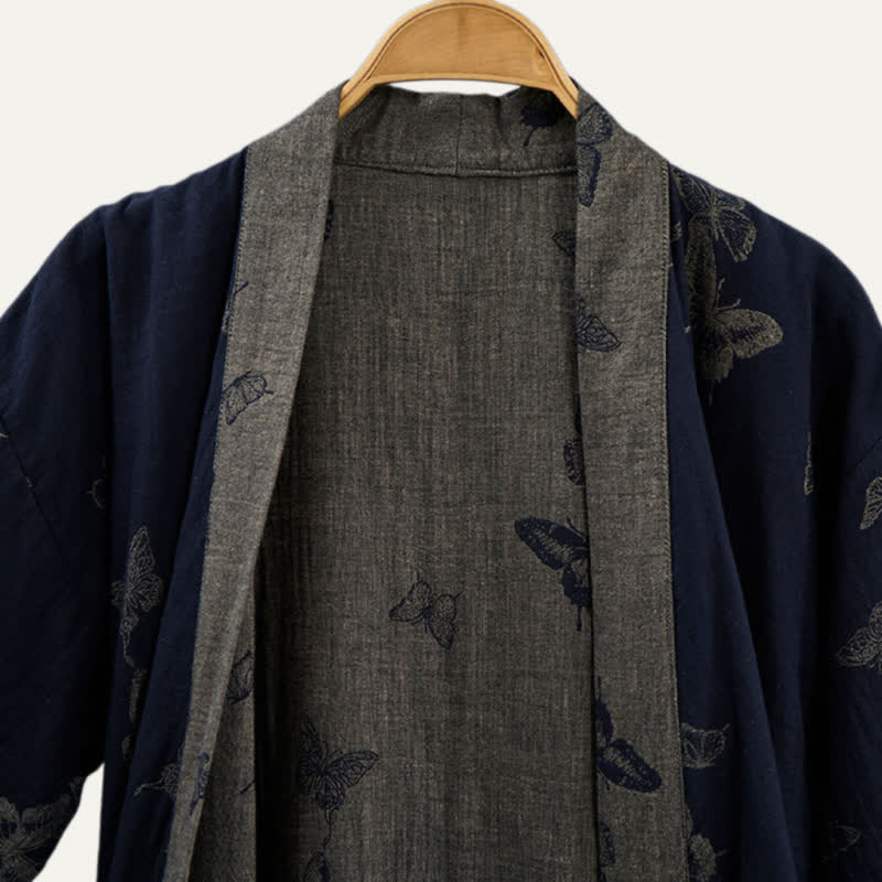 Marineblauer Kimono-Bademantel aus doppellagigem Baumwoll-Doppelgaze mit Schmetterlingsmotiv - image 2