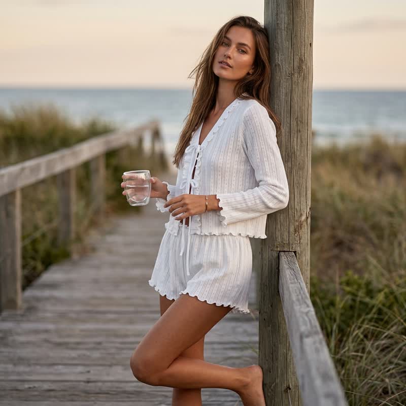 Weißes Loungewear-Set aus Baumwolle mit Rüschen - image 3