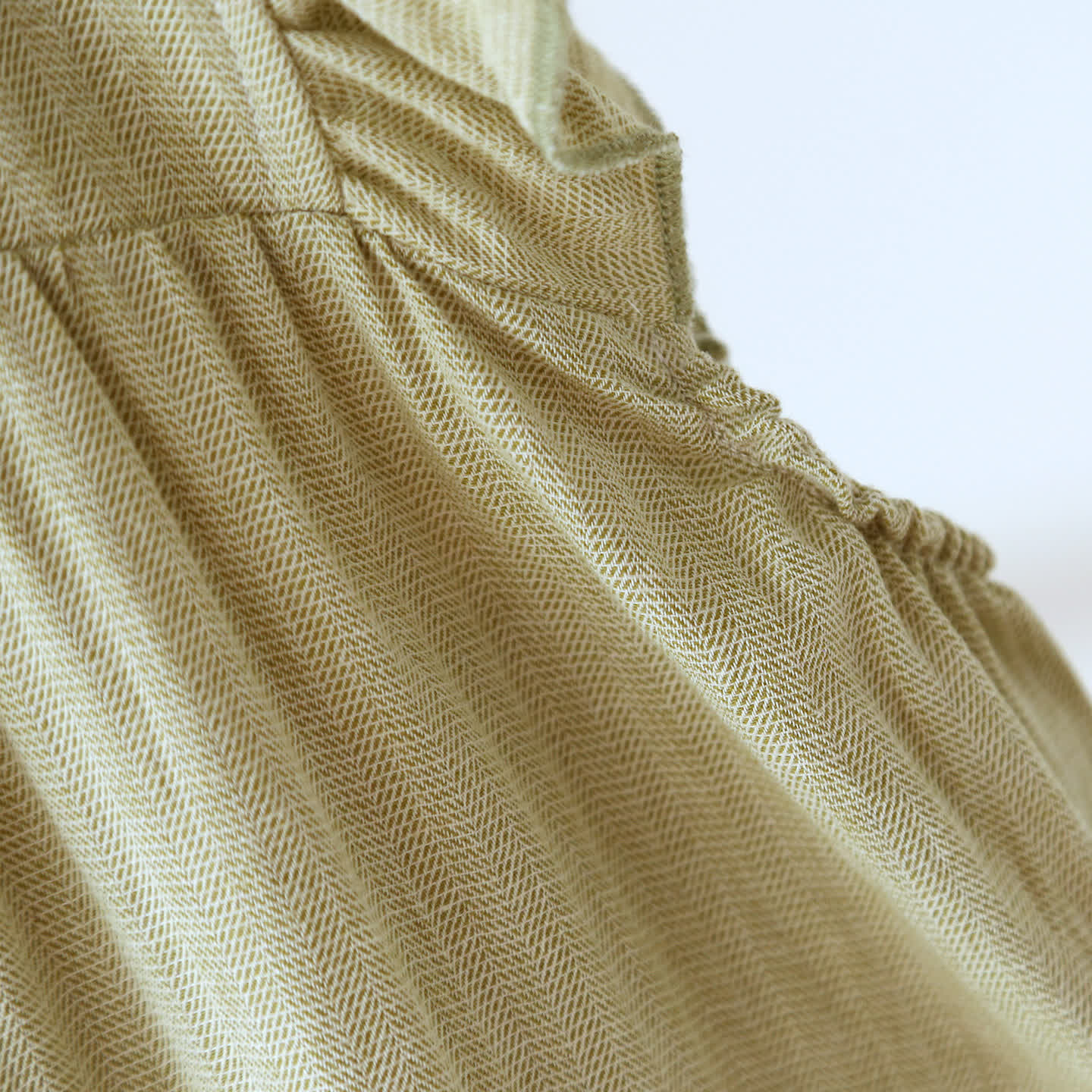 Baumwoll-Loungekleid mit eckigem Ausschnitt und Rüschen - image 6