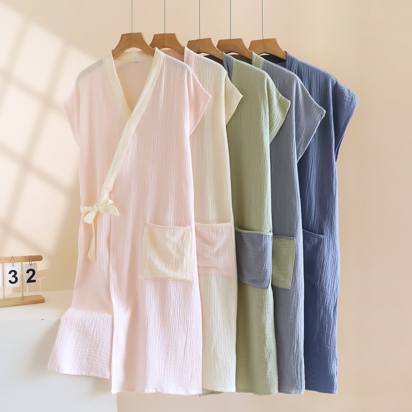 Minimalistischer Kimono-Wickelmantel aus Baumwolle - image 0