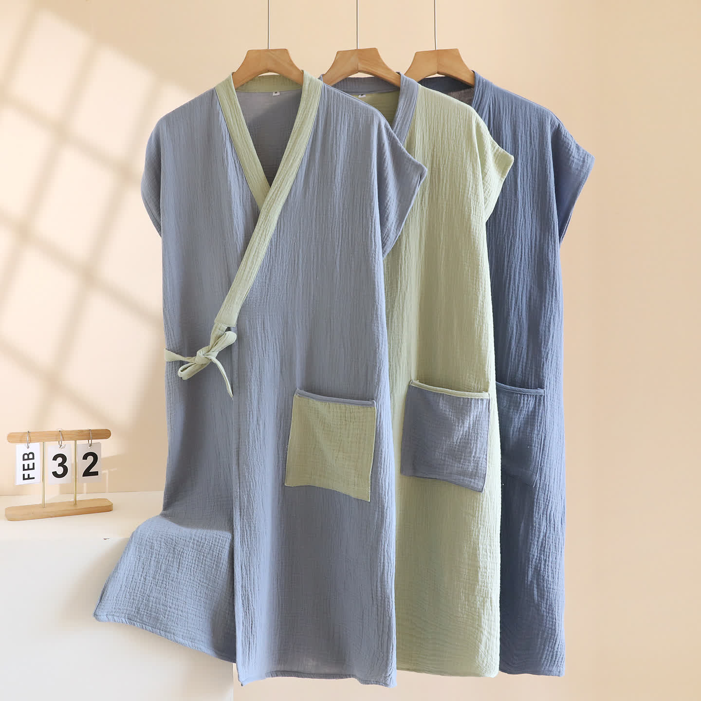 Minimalistischer Kimono-Wickelmantel aus Baumwolle - image 1