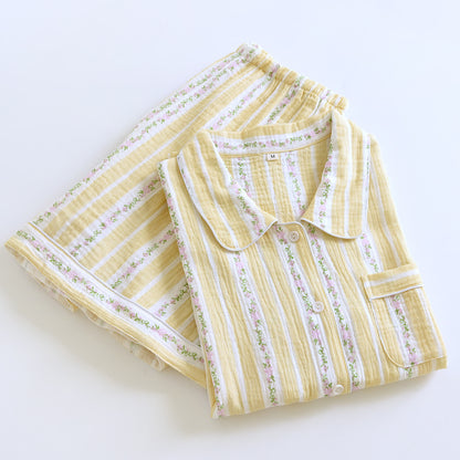Loungewear-Set mit Blumenstreifen und Knopfleiste - image 1