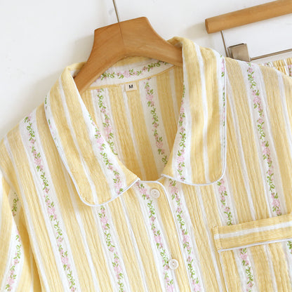 Loungewear-Set mit Blumenstreifen und Knopfleiste - image 2