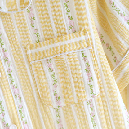 Loungewear-Set mit Blumenstreifen und Knopfleiste - image 5