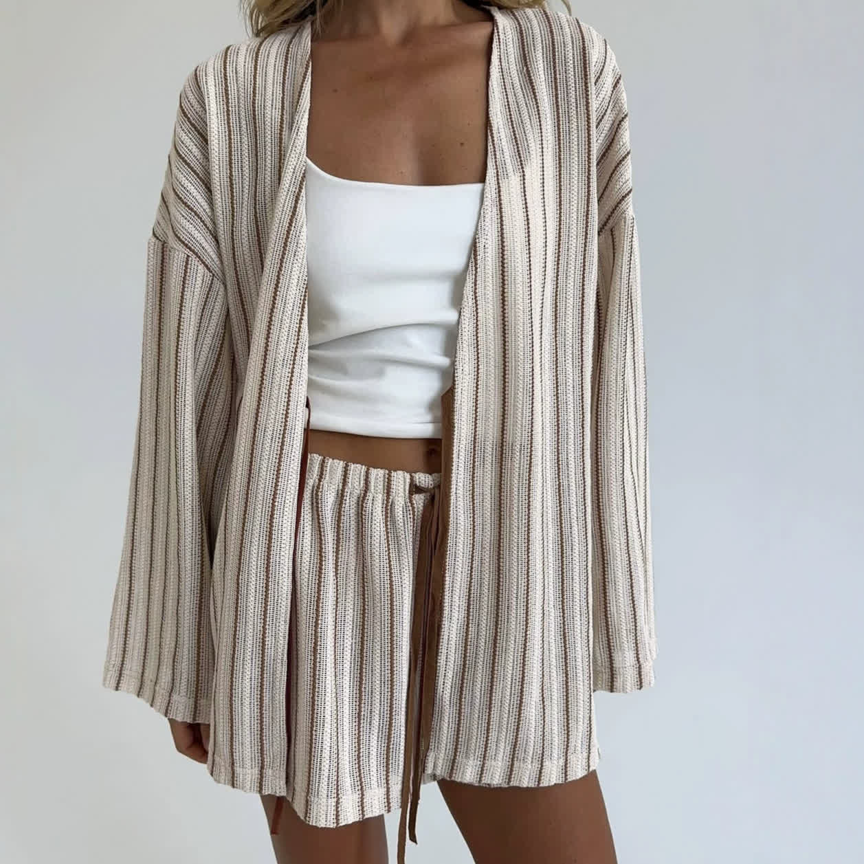 Müheloses gestreiftes Baumwoll-Wickel-Resort-Loungewear-Set - image 3