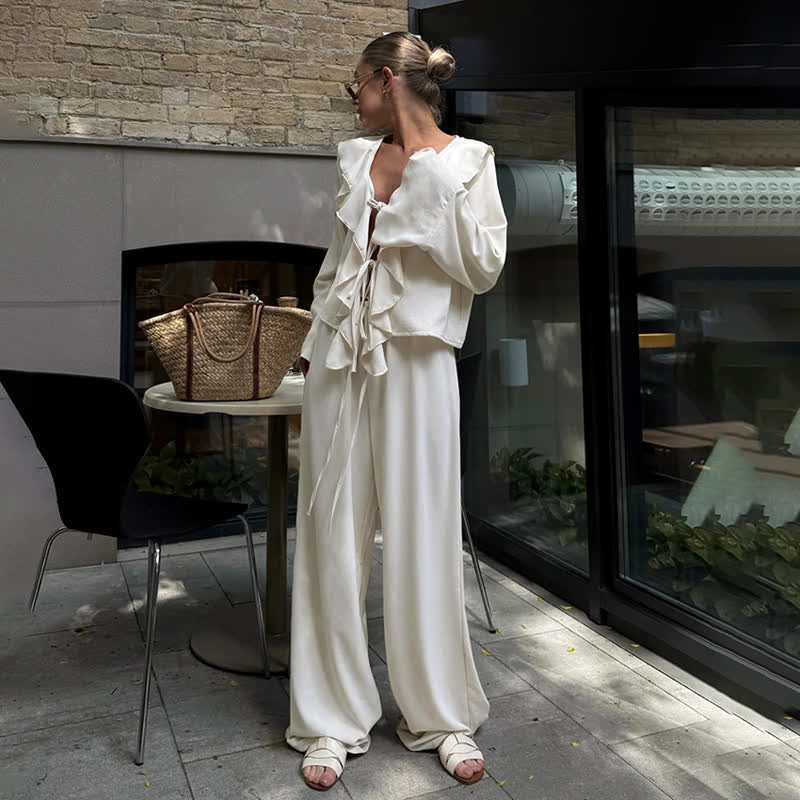 Romantisches Loungewear-Set mit Rüschen und Bindeband vorne - image 1