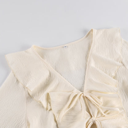 Romantisches Loungewear-Set mit Rüschen und Bindeband vorne - image 2
