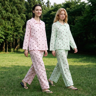Baumwollpyjama mit pastellfarbenem Sternenmuster und langen Ärmeln - image 0