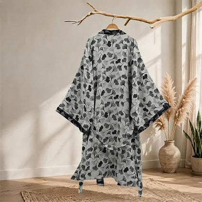 Kimono-Bademantel aus Baumwolle mit schwarzem und weißem Ginkgoblattmuster - image 6