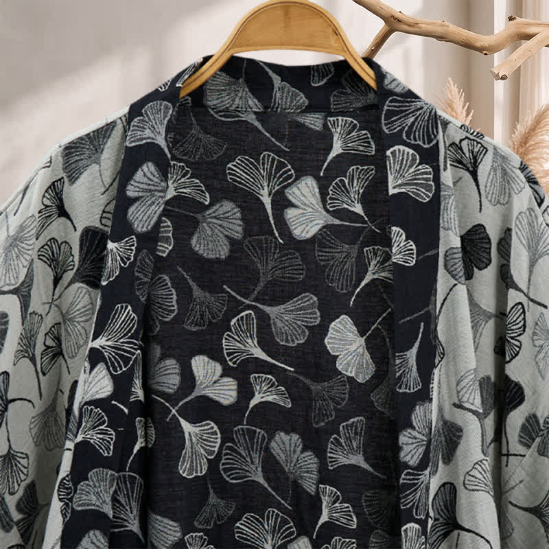 Kimono-Bademantel aus Baumwolle mit schwarzem und weißem Ginkgoblattmuster - image 7