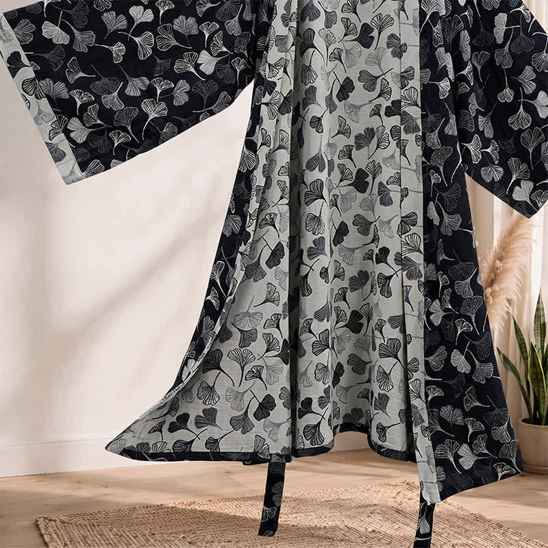 Kimono-Bademantel aus Baumwolle mit schwarzem und weißem Ginkgoblattmuster - image 4
