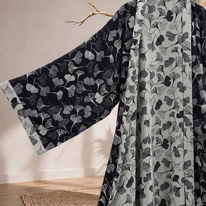Kimono-Bademantel aus Baumwolle mit schwarzem und weißem Ginkgoblattmuster - image 3