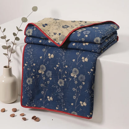 Wendbare blaue Landhaus-Steppdecke mit Blumenmuster - image 13