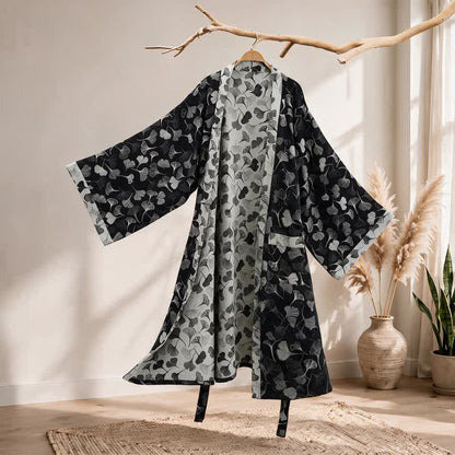 Kimono-Bademantel aus Baumwolle mit schwarzem und weißem Ginkgoblattmuster - Schwarz - 2XL - image 0