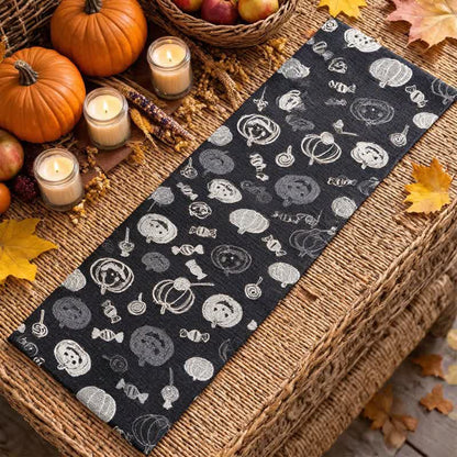 Schwarzer Tischläufer aus Baumwolle mit Halloween-Kürbis- und Süßigkeitenmotiven - image 3