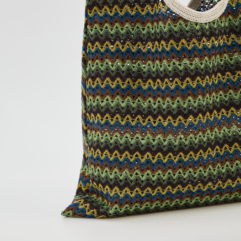 Grüne Schultertasche mit Wellenstreifen - image 5