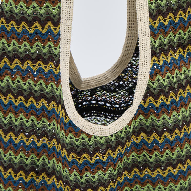 Grüne Schultertasche mit Wellenstreifen - image 4