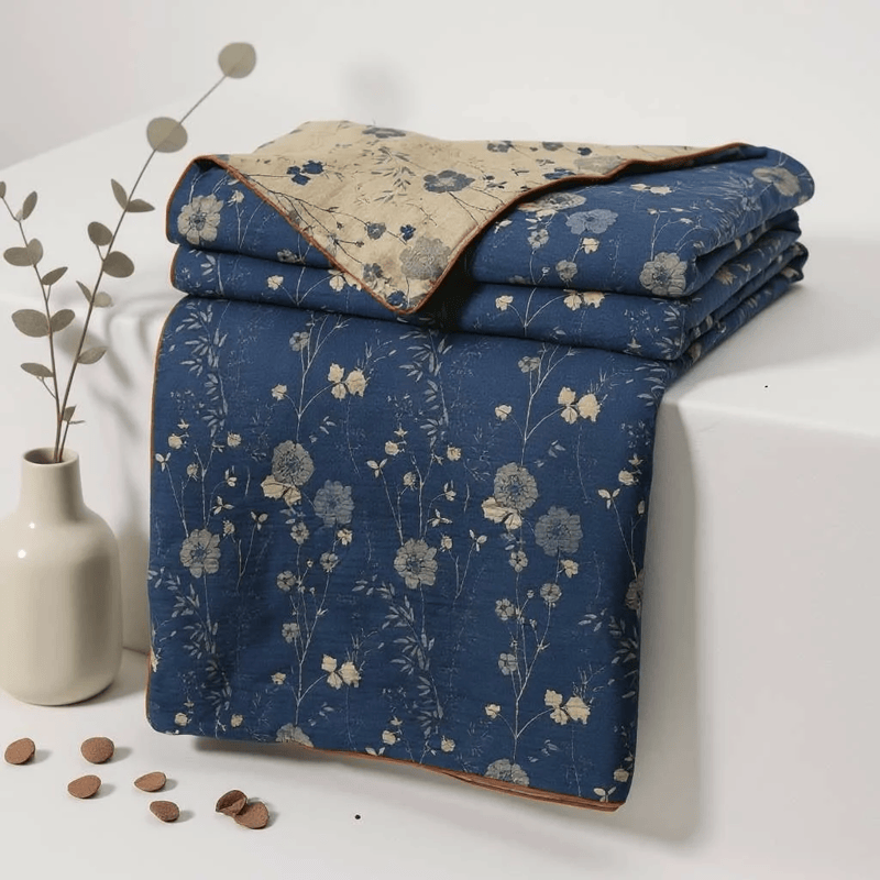 Wendbare blaue Landhaus-Steppdecke mit Blumenmuster - image 3