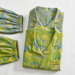 Naturinspiriertes Loungewear-Set aus Baumwolle mit Ginkgoblattmuster - image 0