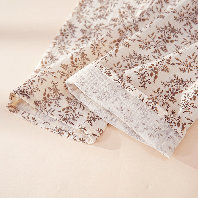 Braunes Loungewear-Set aus Baumwolle mit zartem Blumenmuster - image 4