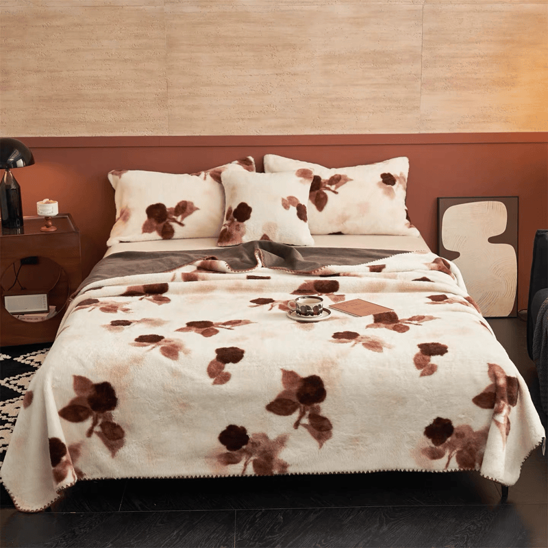 Vintage Beige Rose Plüschdecke - Beige - Decke - 79" x 91" - image 0