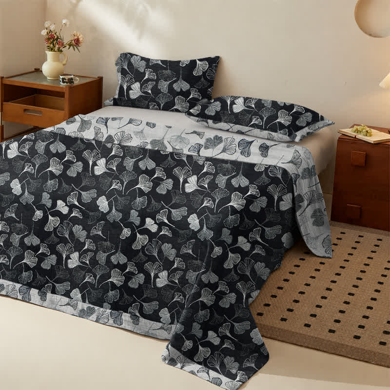 Vintage Wendebettwäsche-Set aus Baumwolle mit schwarzem Ginkgoblatt - Schwarz - Tagesdecke mit 2 Kissenbezügen - König - image 0