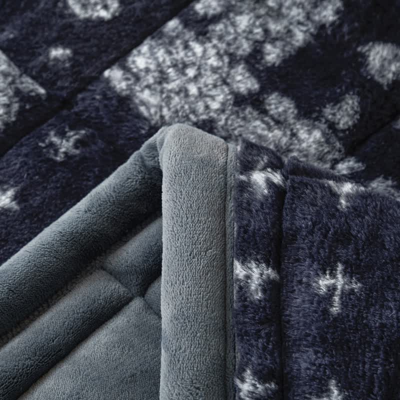 Blaue, flauschige, gesteppte Schneeflockendecke - image 6
