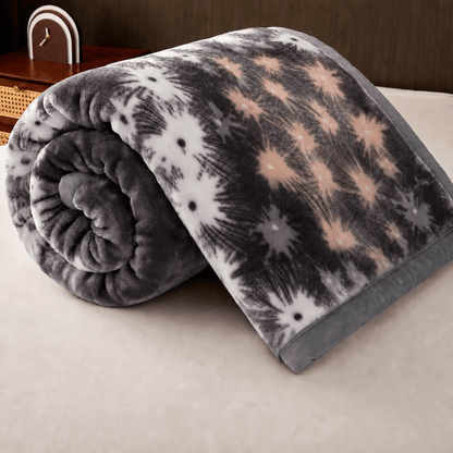 Kuschelige Fleecedecke mit Löwenzahn-Motiv - image 11
