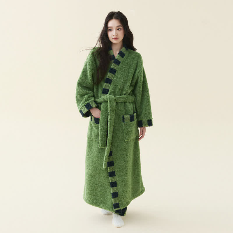 Plüsch-Fleecebademantel mit weichem Kontrastbesatz - Avocadogrün - Bademantel mit Hose - Damen XL - image 1