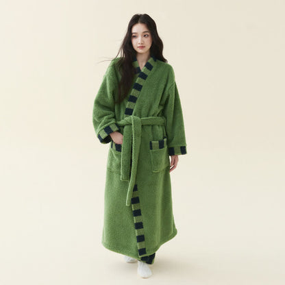 Plüsch-Fleecebademantel mit weichem Kontrastbesatz - Avocadogrün - Bademantel mit Hose - Damen XL - image 1