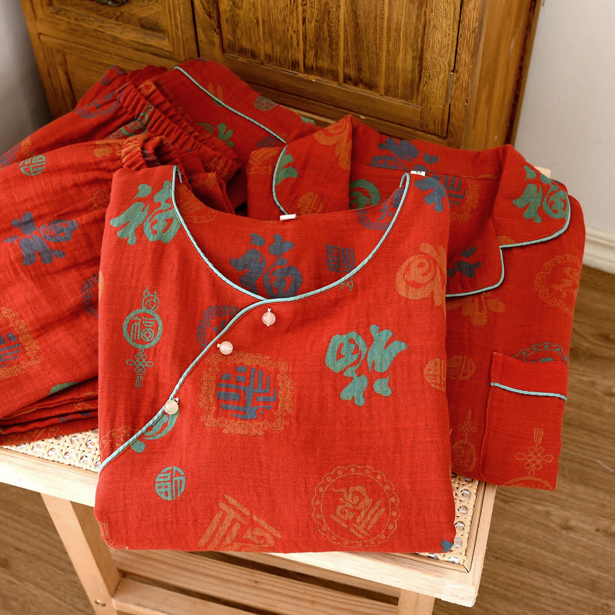 Chinesischer roter Baumwoll-Pyjama-Set mit Fu-Motiv - image 1