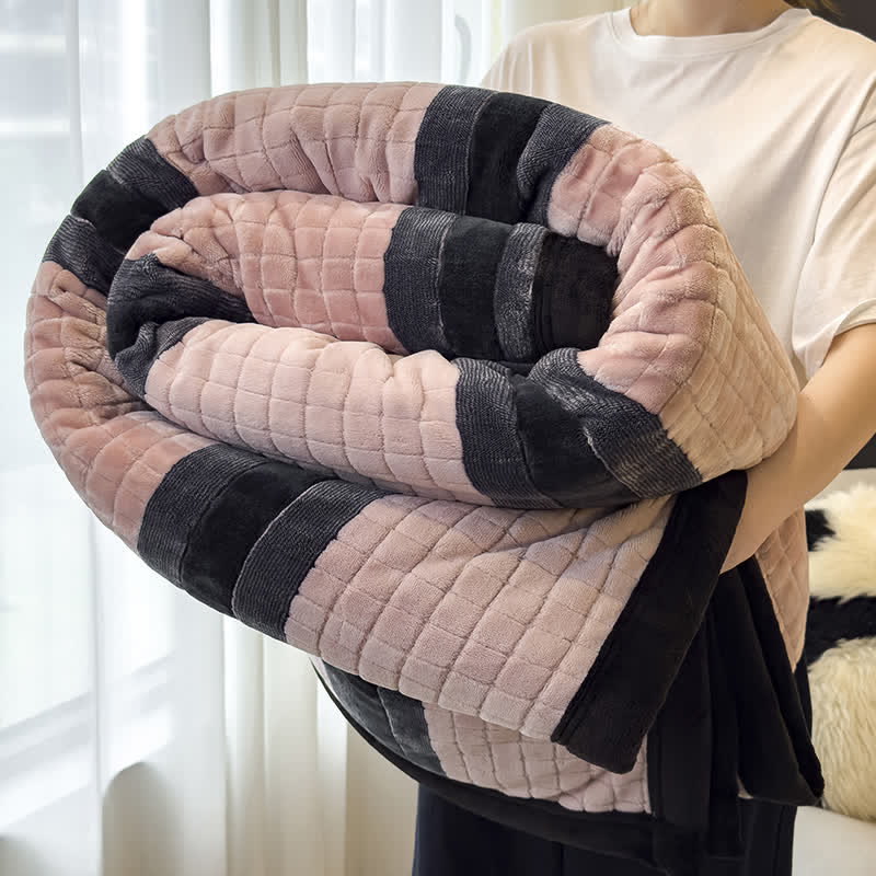 Weiche Kuscheldecke mit geometrischem Karomuster - Rosa - 79" x 91" - image 10