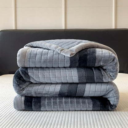 Weiche Kuscheldecke mit geometrischem Karomuster - image 33