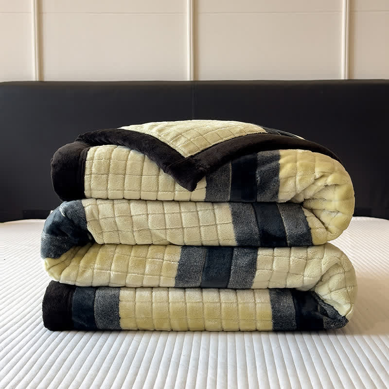 Weiche Kuscheldecke mit geometrischem Karomuster - image 43