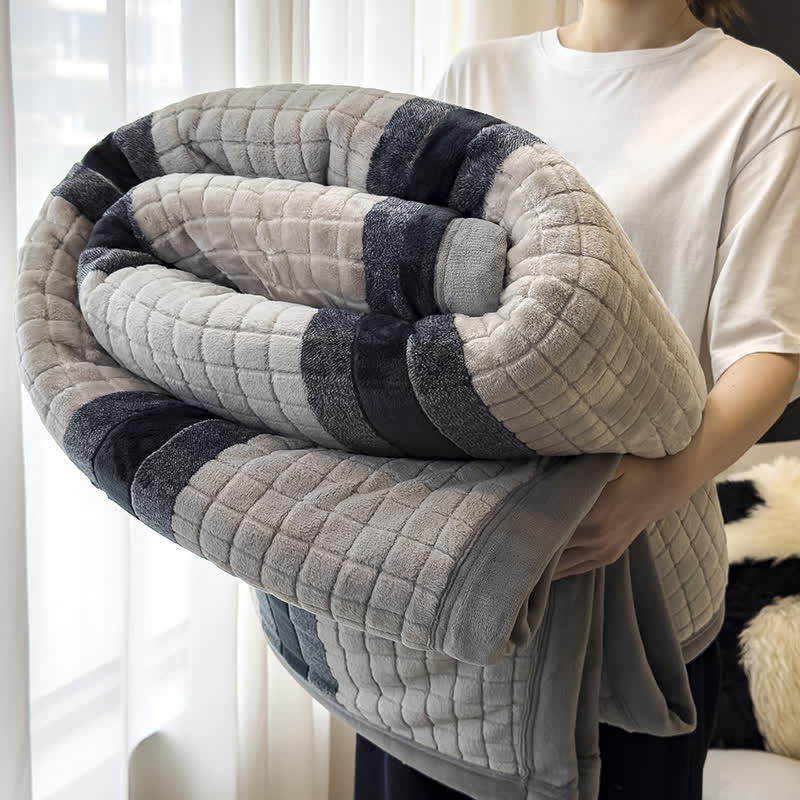Weiche Kuscheldecke mit geometrischem Karomuster - Hellgrau - 79" x 91" - image 52