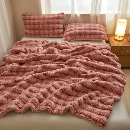 Weiche, flauschige Plüschdecke mit Wellenmuster - image 2