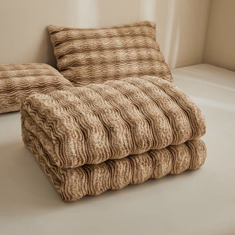 Weiche, flauschige Plüschdecke mit Wellenmuster - image 9