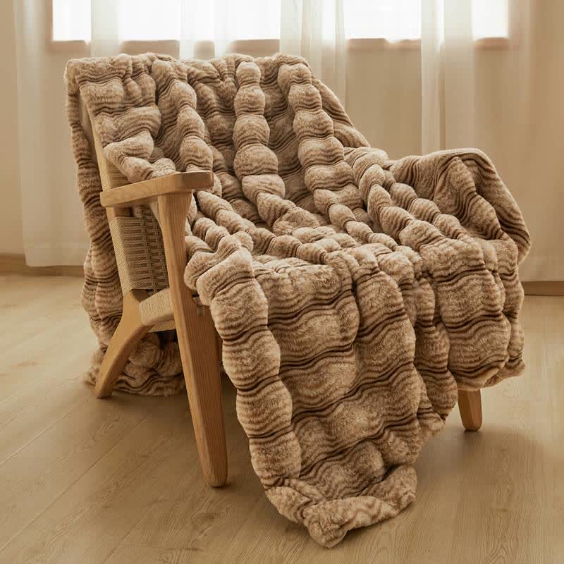 Weiche, flauschige Plüschdecke mit Wellenmuster - image 12
