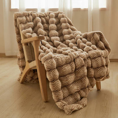 Weiche, flauschige Plüschdecke mit Wellenmuster - image 12