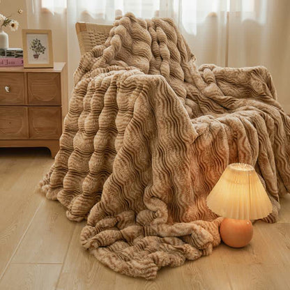 Weiche, flauschige Plüschdecke mit Wellenmuster - image 13