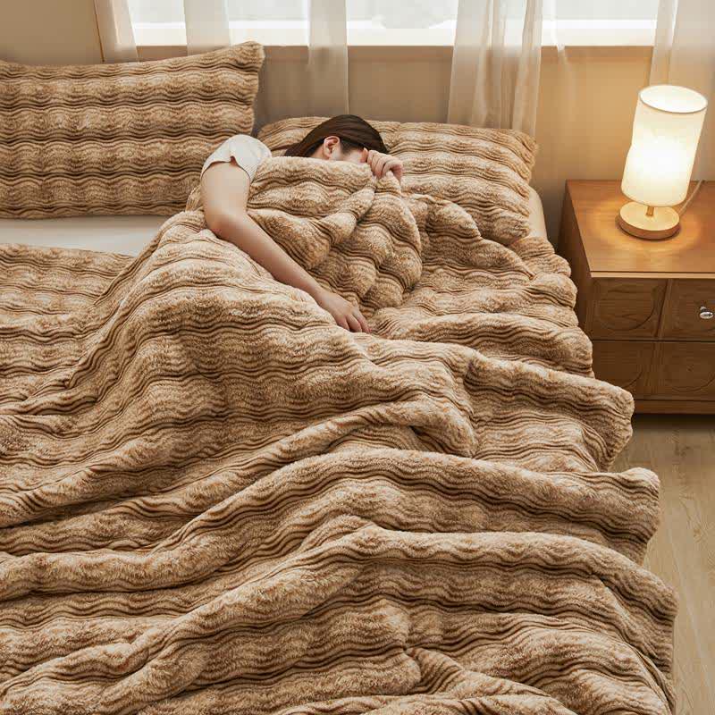 Weiche, flauschige Plüschdecke mit Wellenmuster - image 11