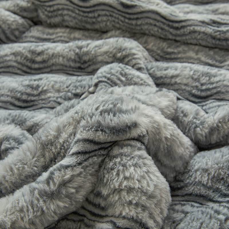 Weiche, flauschige Plüschdecke mit Wellenmuster - image 22