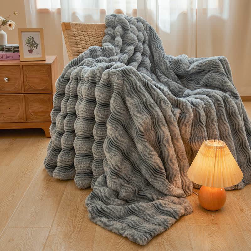 Weiche, flauschige Plüschdecke mit Wellenmuster - image 21