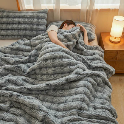 Weiche, flauschige Plüschdecke mit Wellenmuster - image 18
